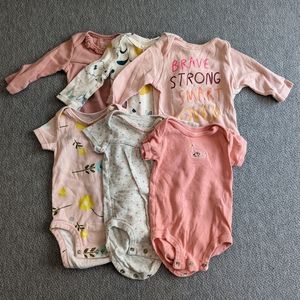 3/$30 Lot of 6 onesies (Carter's and Old Navy)